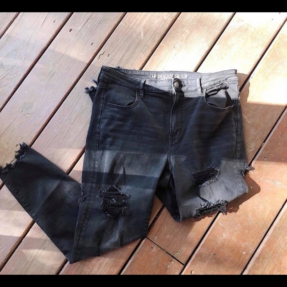 American Eagle Black Ripped Jeans. EXCELLENT